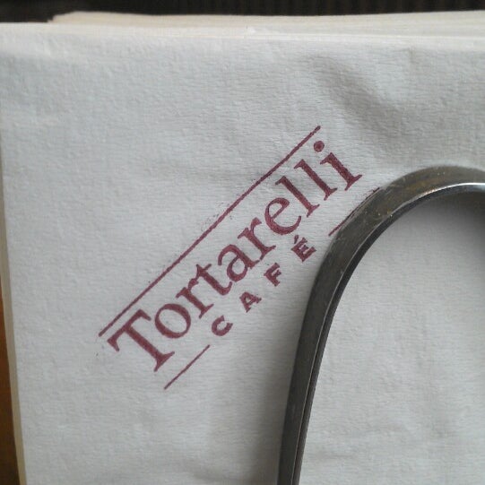 รูปภาพถ่ายที่ Tortarelli Café โดย Leonardo A. เมื่อ 7/4/2013