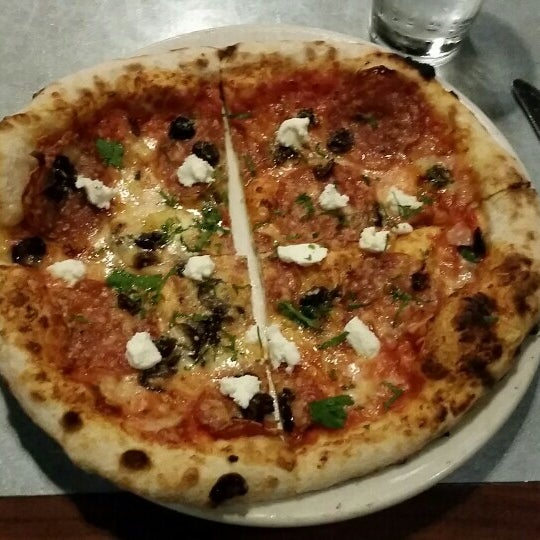 12/21/2015에 James S.님이 Rosso Pizzeria &amp; Mozzarella Bar에서 찍은 사진