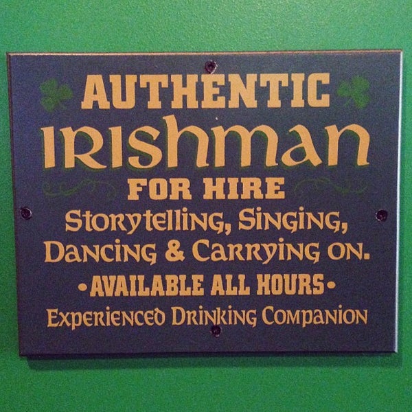 รูปภาพถ่ายที่ Shenanigan&#39;s Irish Pub โดย Brian G. เมื่อ 7/2/2013