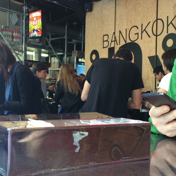 Das Foto wurde bei Street Bangkok Local Food von Romy T. am 4/22/2016 aufgenommen