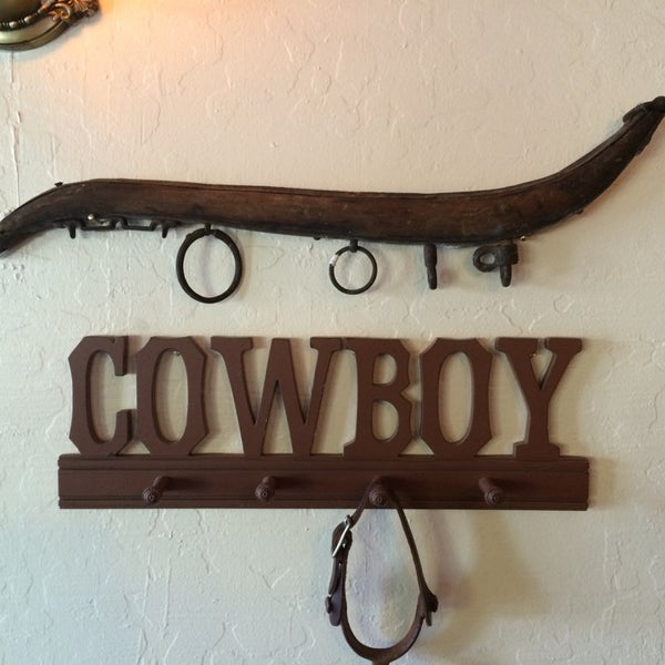 8/5/2014 tarihinde Thomas P.ziyaretçi tarafından Cowboy Bar &amp; Grill'de çekilen fotoğraf