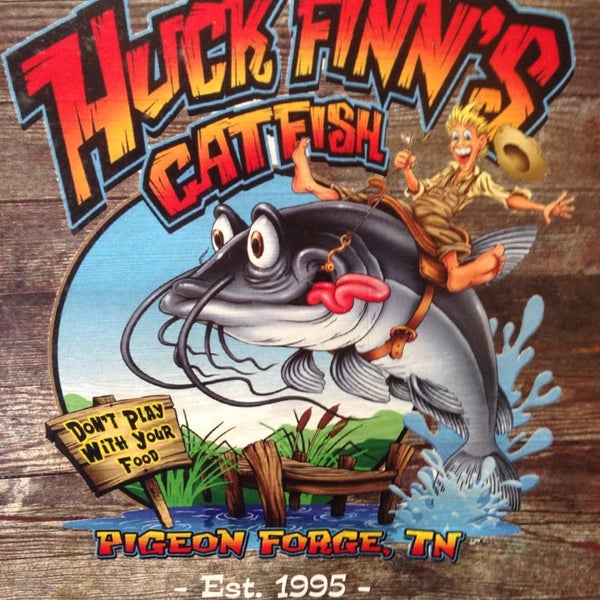 Foto scattata a Huck Finn&#39;s Catfish da ChipandEmmy A. il 11/26/2014