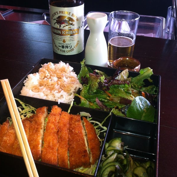 Снимок сделан в Stingray Sushi пользователем @SlopFunkDust 3/28/2013