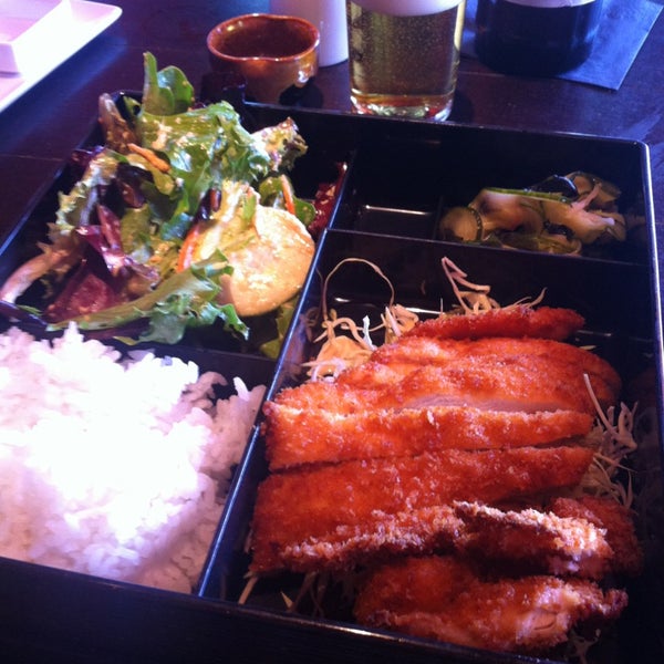 รูปภาพถ่ายที่ Stingray Sushi โดย @SlopFunkDust เมื่อ 4/5/2013