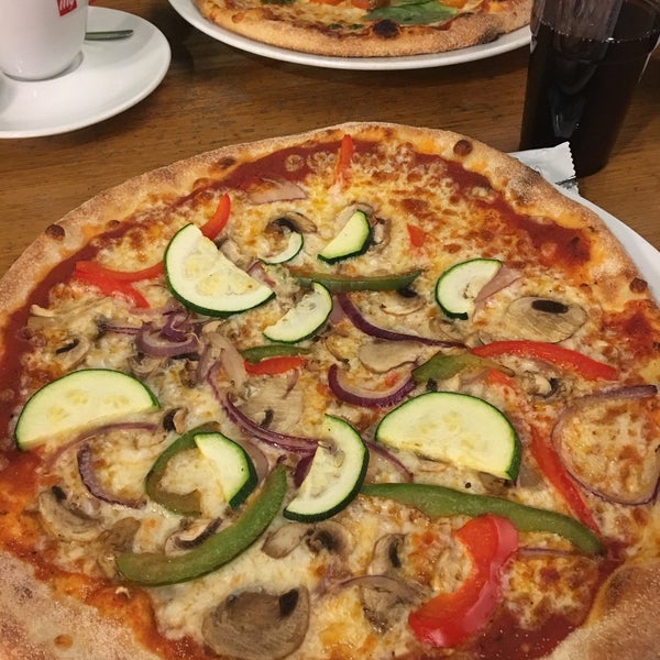 Love the veggie pizza!