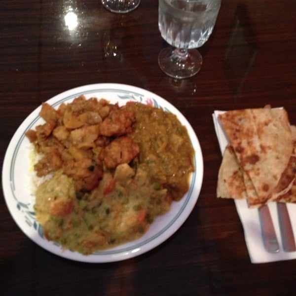 9/26/2013 tarihinde Neil M.ziyaretçi tarafından Prince of India Restaurant'de çekilen fotoğraf