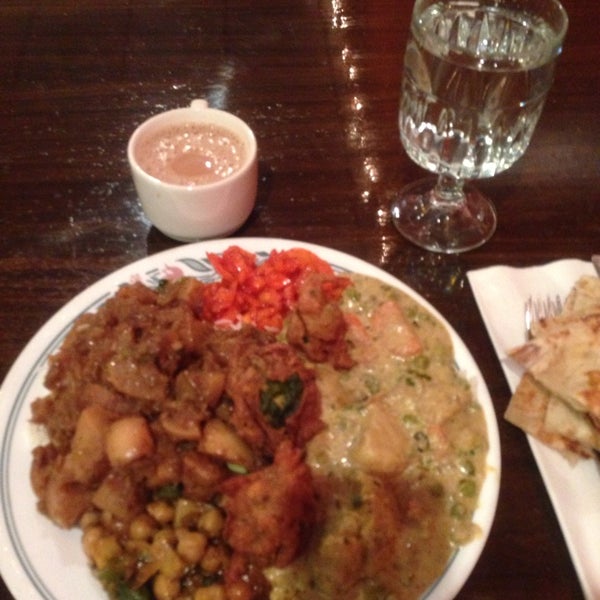 11/21/2013 tarihinde Neil M.ziyaretçi tarafından Prince of India Restaurant'de çekilen fotoğraf