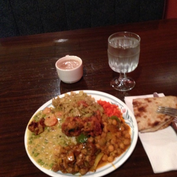 10/14/2013 tarihinde Neil M.ziyaretçi tarafından Prince of India Restaurant'de çekilen fotoğraf