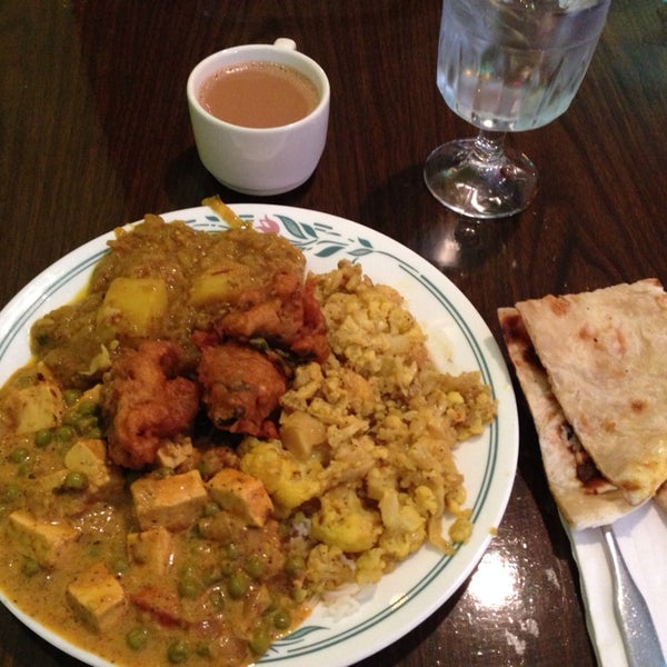 9/20/2013 tarihinde Neil M.ziyaretçi tarafından Prince of India Restaurant'de çekilen fotoğraf
