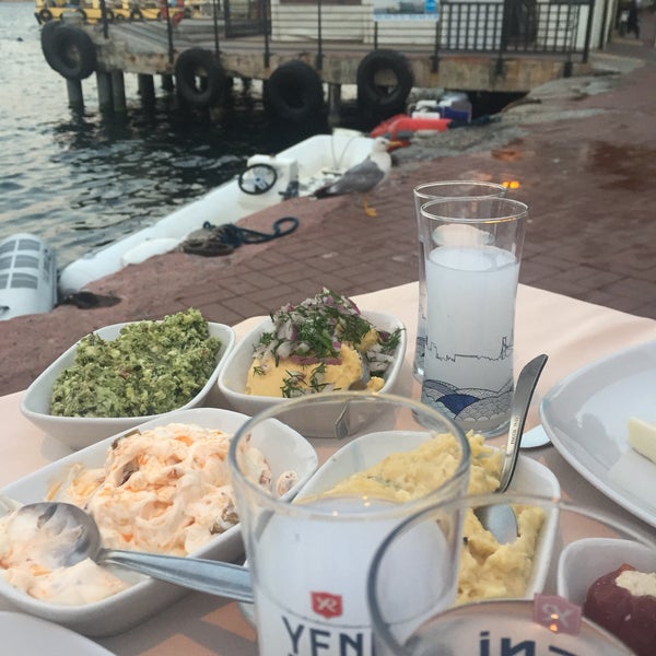 Das Foto wurde bei Çardak Restaurant von Sinem K. am 7/21/2017 aufgenommen