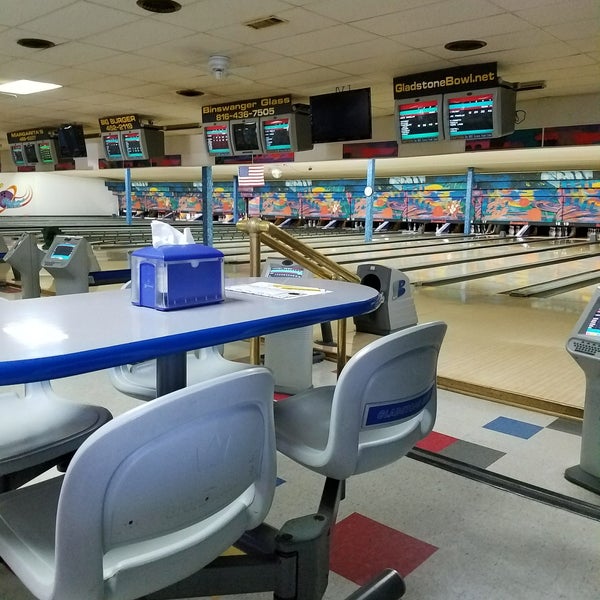 Photo taken at Gladstone Bowl by Kevin C. on 6/27/2017