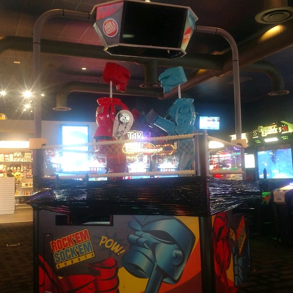 Photo taken at Dave &amp; Buster&#39;s by Mike B. on 1/25/2017