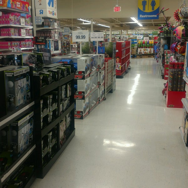 Toys"R"Us (Now Closed) Toy Store in Huntington Beach