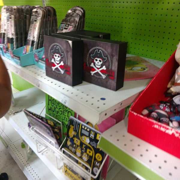 Toys"R"Us (Now Closed) Toy Store in Huntington Beach