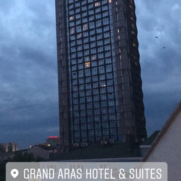 Foto diambil di Grand Aras Hotel &amp; Suites oleh Masar N. pada 5/21/2017