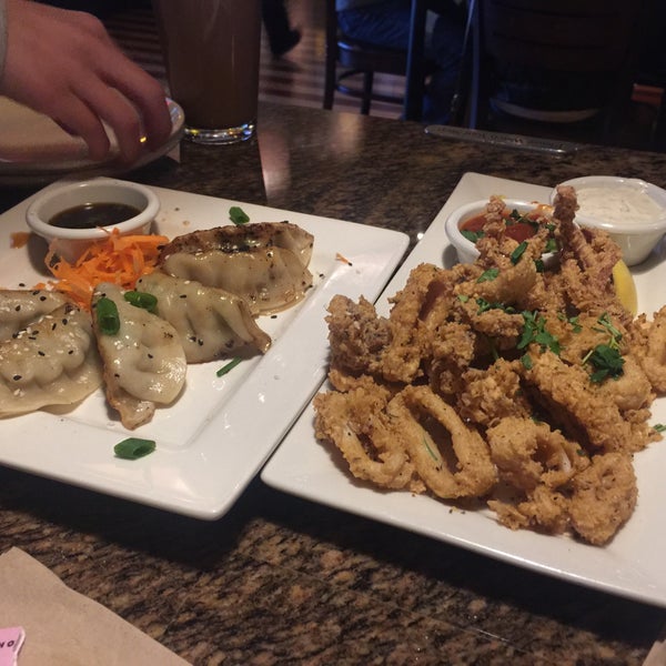 Photo taken at BJ&#39;s Restaurant &amp; Brewhouse by Oanh T. on 10/14/2017
