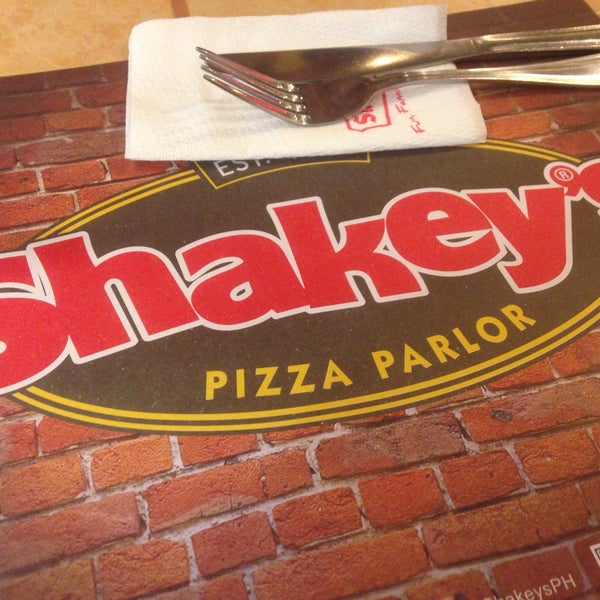 Photo taken at Shakey’s by Jeh C. on 9/20/2017