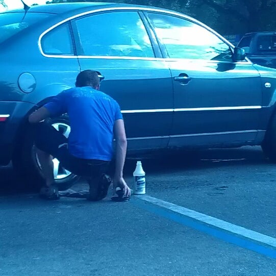 Oviedo Car Wash & Detailing Center Pencucian Mobil di Oviedo