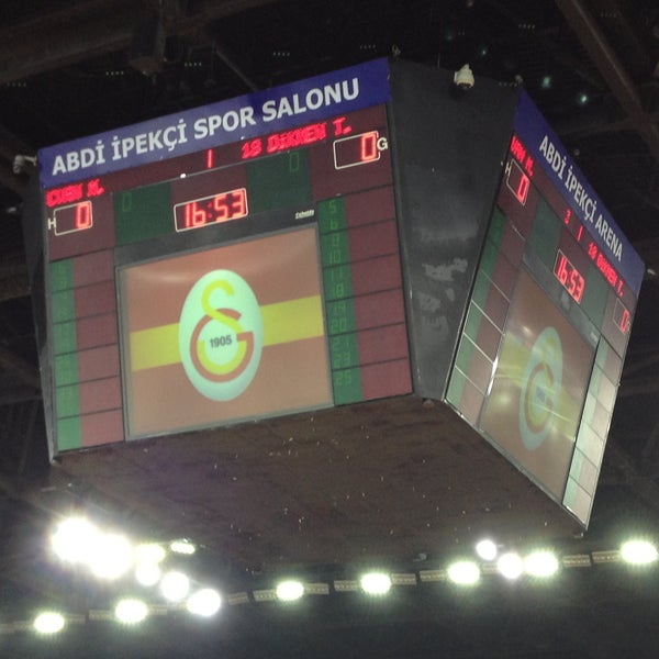 รูปภาพถ่ายที่ Abdi İpekçi Arena โดย Evren D. เมื่อ 5/5/2013