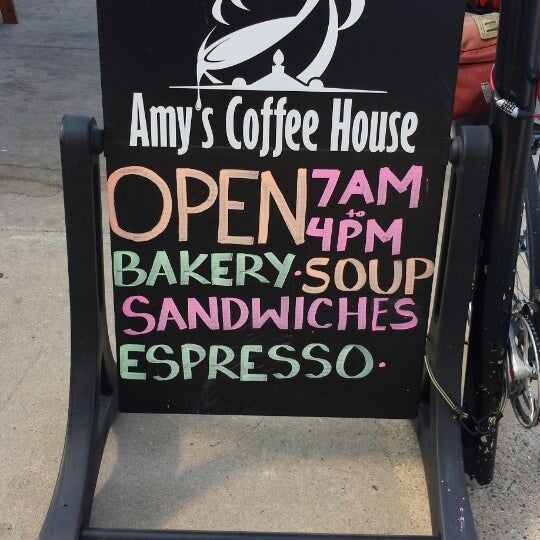 รูปภาพถ่ายที่ Amy&#39;s Coffee House โดย Chris R. เมื่อ 8/3/2014