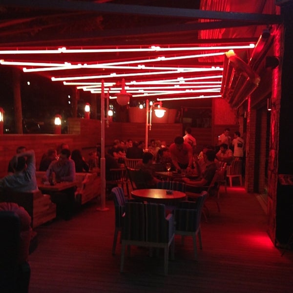 รูปภาพถ่ายที่ Cinema Cafe &amp; Bar โดย Nedim V. เมื่อ 6/2/2013