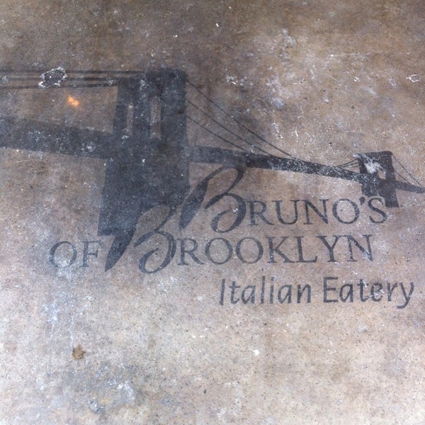Снимок сделан в Bruno&#39;s of Brooklyn, Italian Eatery пользователем S G. 8/21/2014