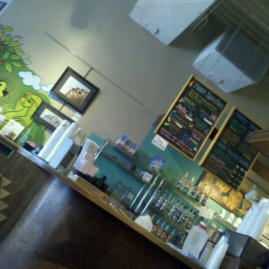 Foto diambil di Firefly Coffee House oleh Scott H. pada 2/3/2013