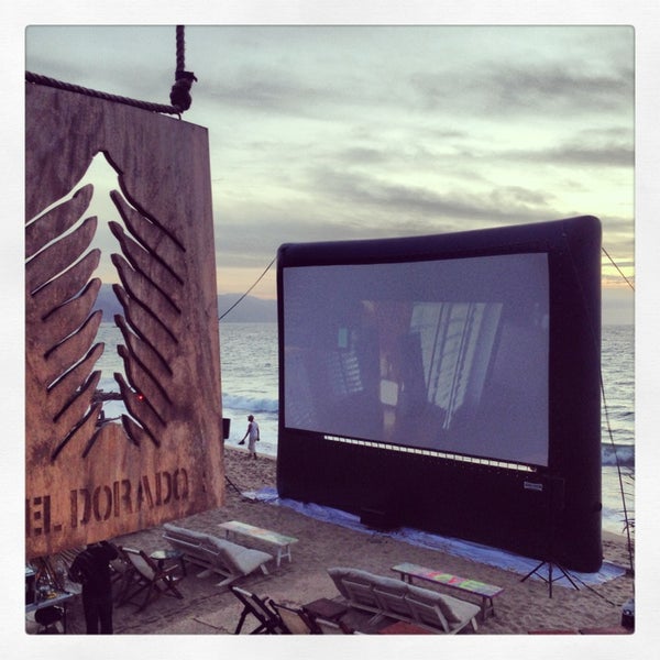 รูปภาพถ่ายที่ El Dorado on the Beach โดย Gordo C. เมื่อ 2/26/2013