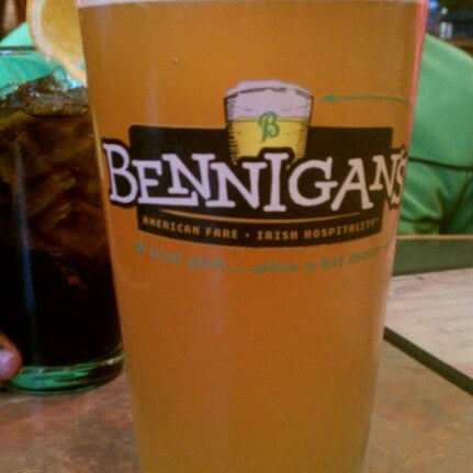Photo taken at Bennigan&#39;s Grill &amp; Tavern by Dr. K. on 5/11/2013