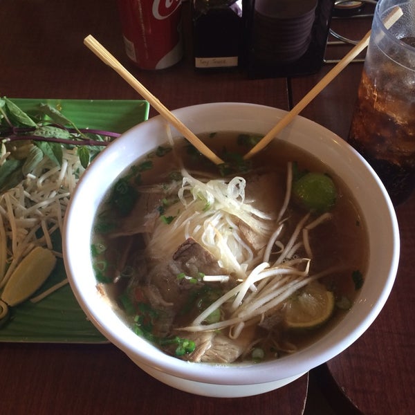 Photo prise au Pho Van Vietnamese Cuisine par Jessica F. le1/9/2014