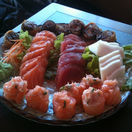 Foto tirada no(a) Zensei Sushi por Vithor C. em 11/20/2012
