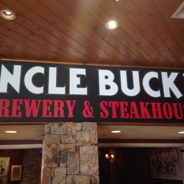 Foto diambil di Uncle Buck&#39;s Brewery &amp; Steakhouse oleh Clayton E. pada 8/27/2014