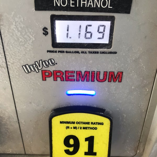 HyVee Fast & Fresh Express Convenience Store in Millard