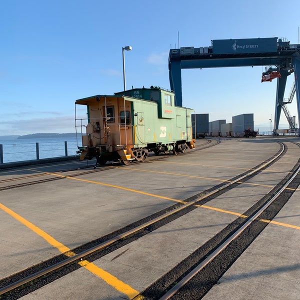 Train capacity 300 2. Train capacity 300 2