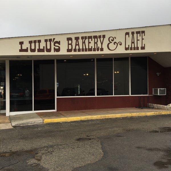 Photo taken at Lulu&#39;s Bakery &amp; Cafe by Dan H. on 12/27/2016