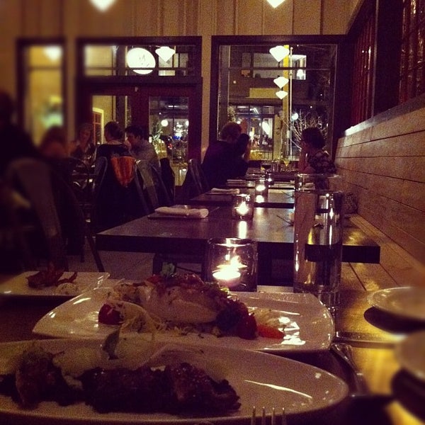 Foto diambil di Restaurant Zoë oleh Judy T. pada 2/19/2012