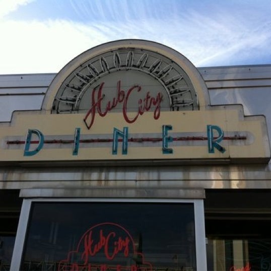 Foto tomada en Hub City Diner  por Allen D. el 9/23/2011