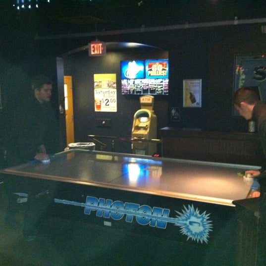 Foto tomada en The Draught Horse Pub &amp; Grill  por Ian B. el 1/21/2012