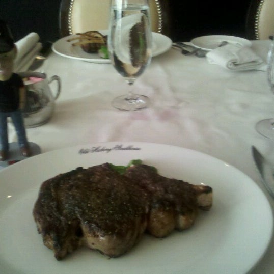 รูปภาพถ่ายที่ Old Hickory Steakhouse โดย John O. เมื่อ 7/29/2012