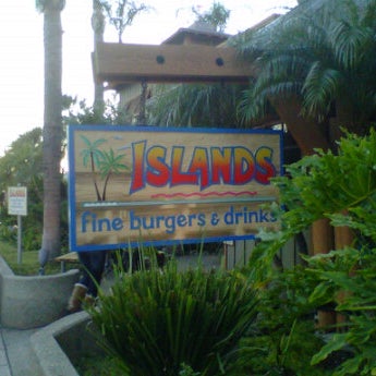 Photo taken at Islands Restaurant by Dru L. on 1/23/2012
