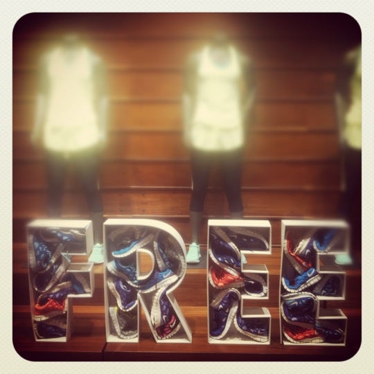 6/24/2012 tarihinde Ana Sol O.ziyaretçi tarafından Nike Store'de çekilen fotoğraf