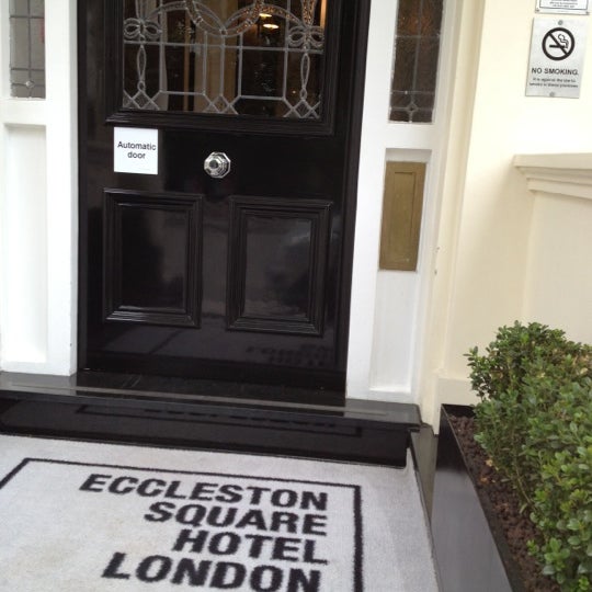 รูปภาพถ่ายที่ The Eccleston Square Hotel โดย Carlos M. เมื่อ 6/29/2012
