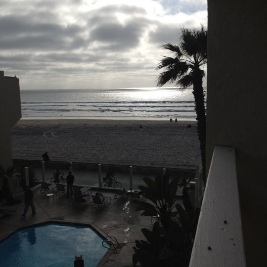 2/25/2012 tarihinde Marissa P.ziyaretçi tarafından Blue Sea Beach Hotel'de çekilen fotoğraf