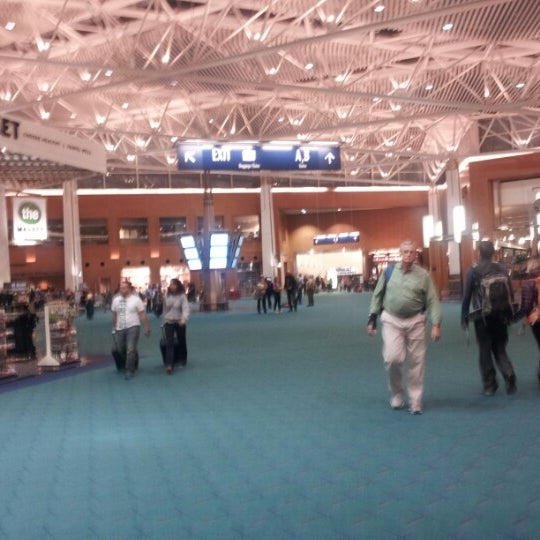 Alaska/Horizon Airlines Ticket Counter Airport Service