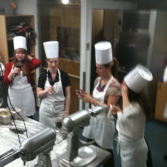 Photo prise au The Institute of Culinary Education (ICE) par Curtis S. le12/6/2011