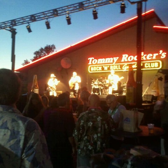 Foto diambil di Tommy Rocker&#39;s Mojave Beach Bar &amp; Grill oleh Chris S. pada 10/15/2011