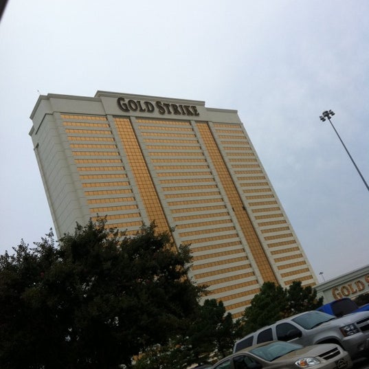 Foto diambil di Gold Strike Casino Resort oleh Tabby S. pada 9/3/2011