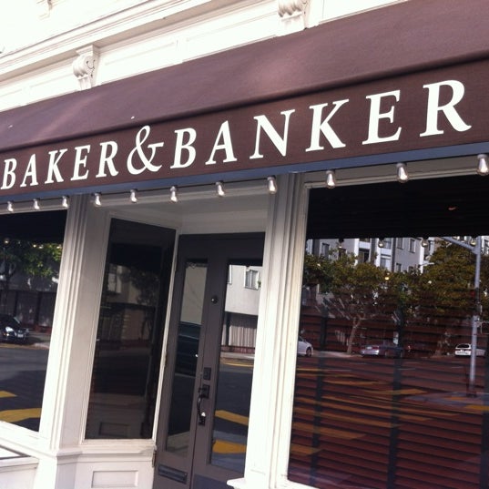 Foto tomada en Baker &amp; Banker  por Fanny L. el 6/23/2012