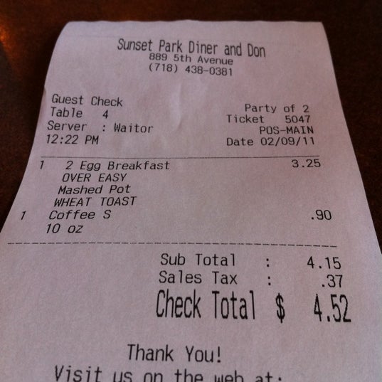 2/9/2011 tarihinde Jennziyaretçi tarafından Sunset Park Diner &amp; Donuts'de çekilen fotoğraf