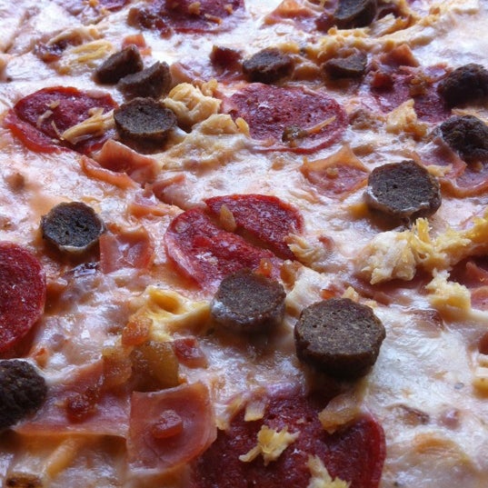 6/11/2012에 Isaac Z.님이 Pin Pon Papas Y Pizza에서 찍은 사진
